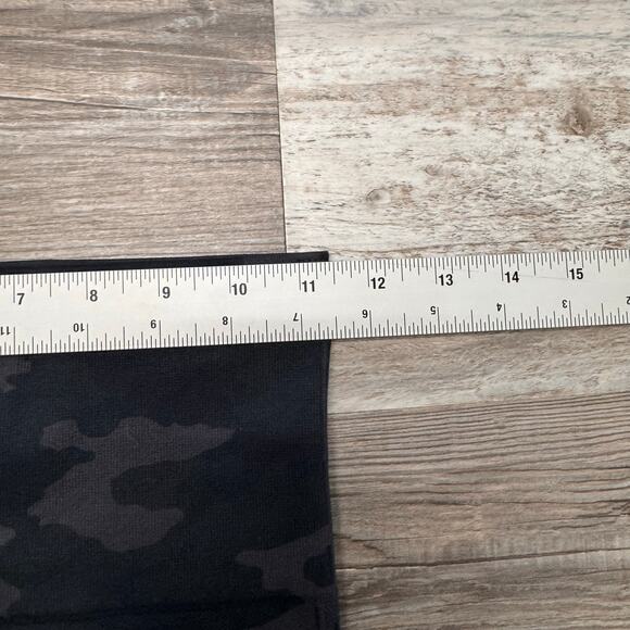 Spanx Look At Me Now Black Green Camo Womens XS Stretch Seamless Yoga Leggings - Picture 4 of 8